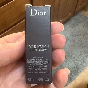 NIB Dior Forever Skin Glow 24 Hr Radiant Foundation SPF 15 1CR Cool Rosy / Glow